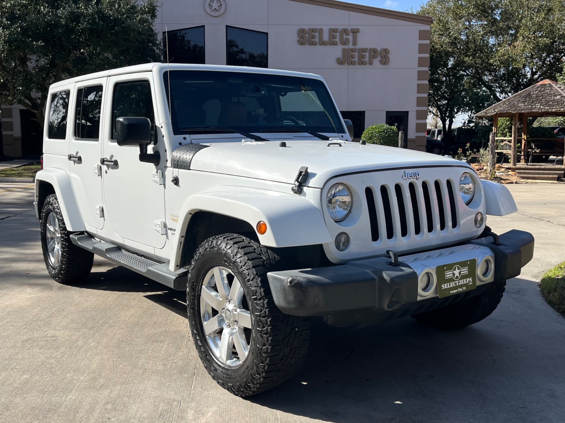 Used-2015-Jeep-Wrangler-Unlimited-Sahara