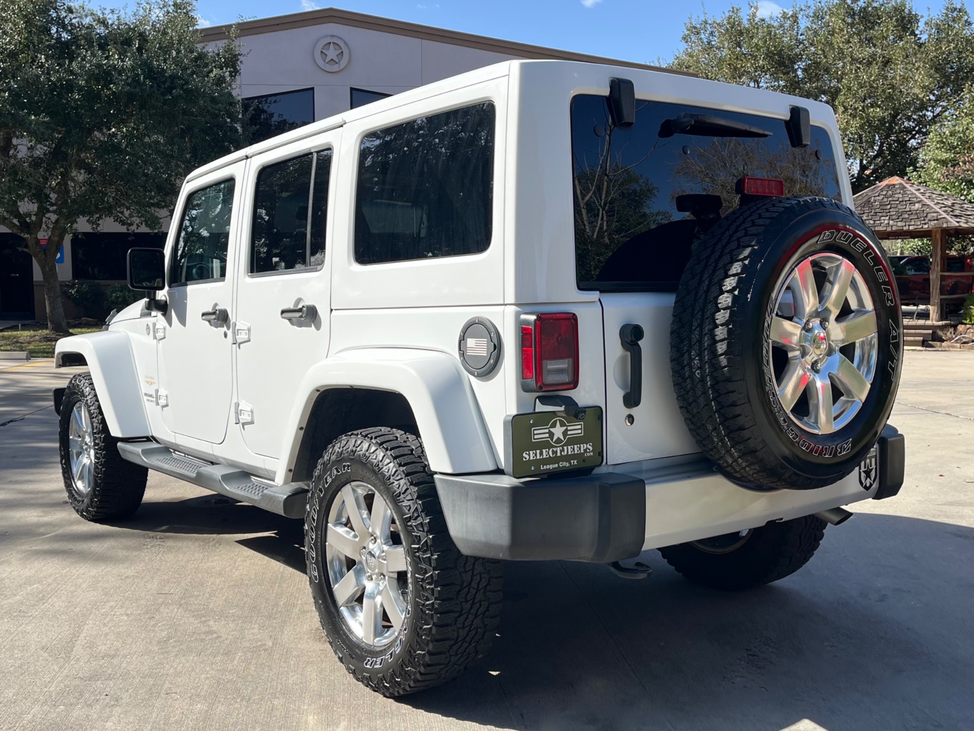 Used-2015-Jeep-Wrangler-Unlimited-Sahara