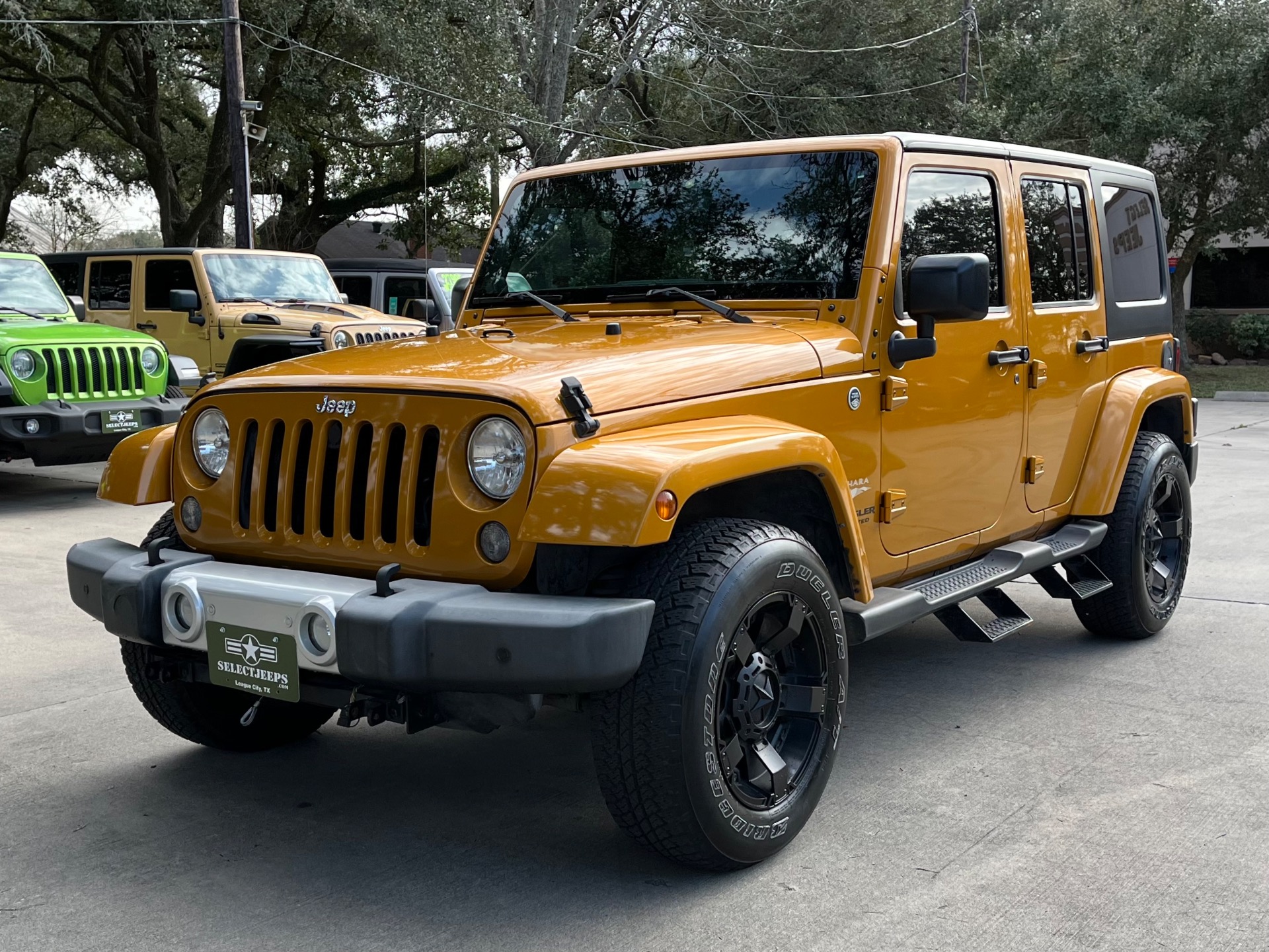 Used-2014-Jeep-Wrangler-Unlimited-Sahara