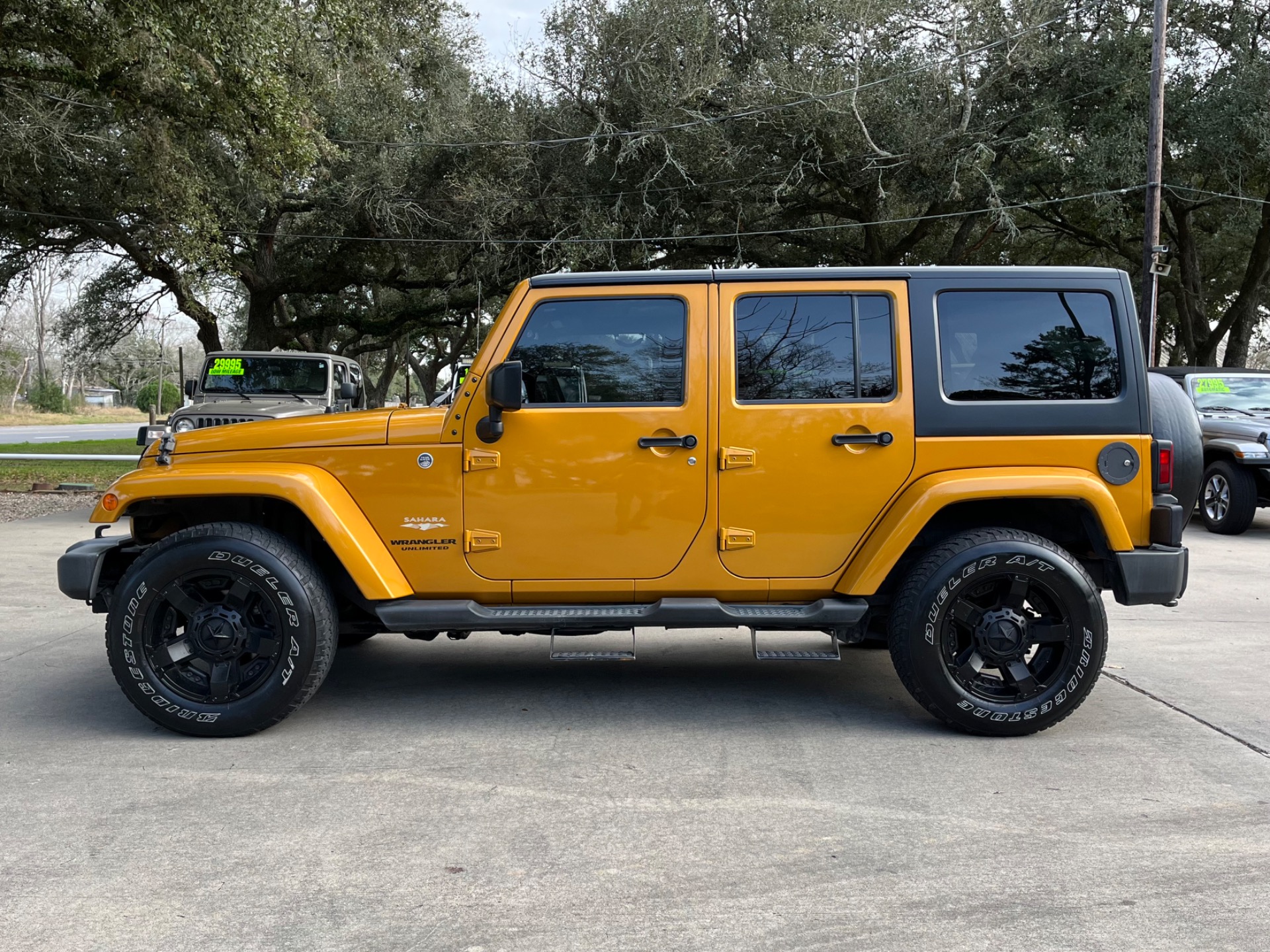 Used-2014-Jeep-Wrangler-Unlimited-Sahara