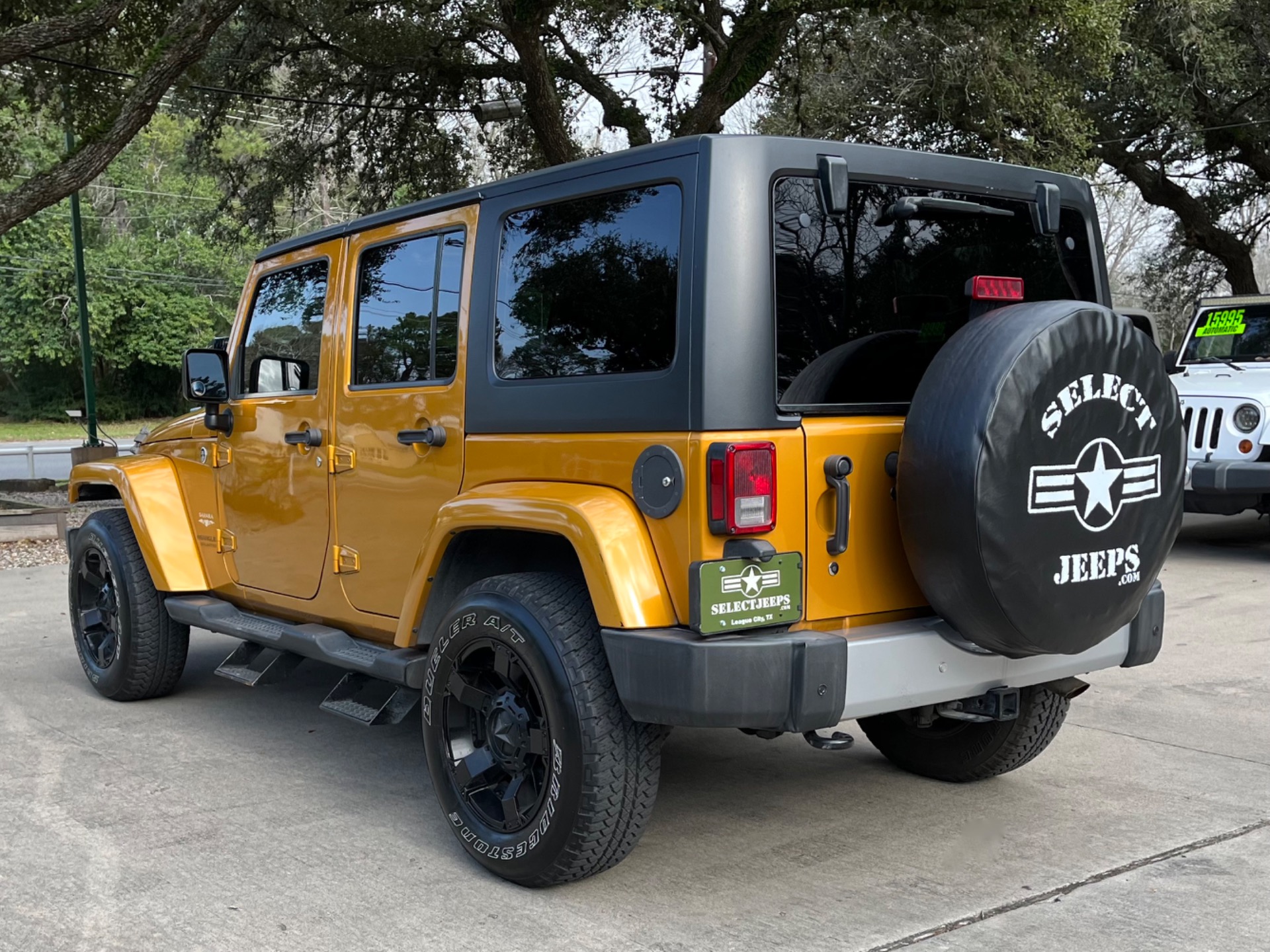 Used-2014-Jeep-Wrangler-Unlimited-Sahara