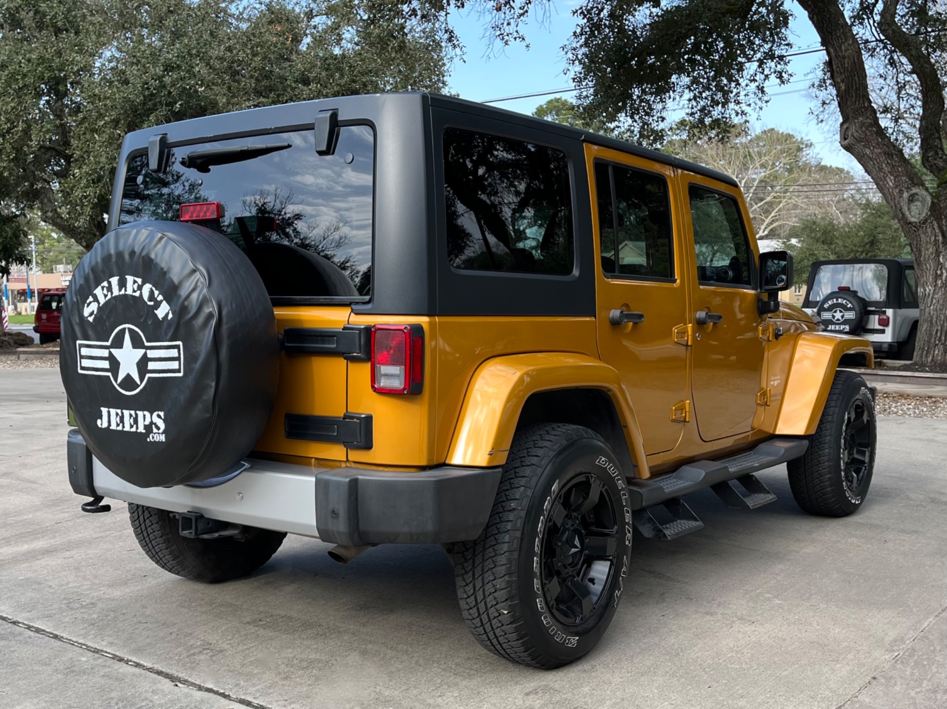 Used-2014-Jeep-Wrangler-Unlimited-Sahara