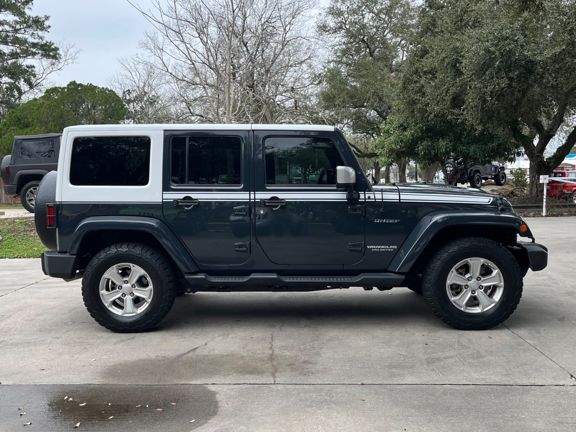 Used-2017-Jeep-Wrangler-Unlimited-Chief-Edition