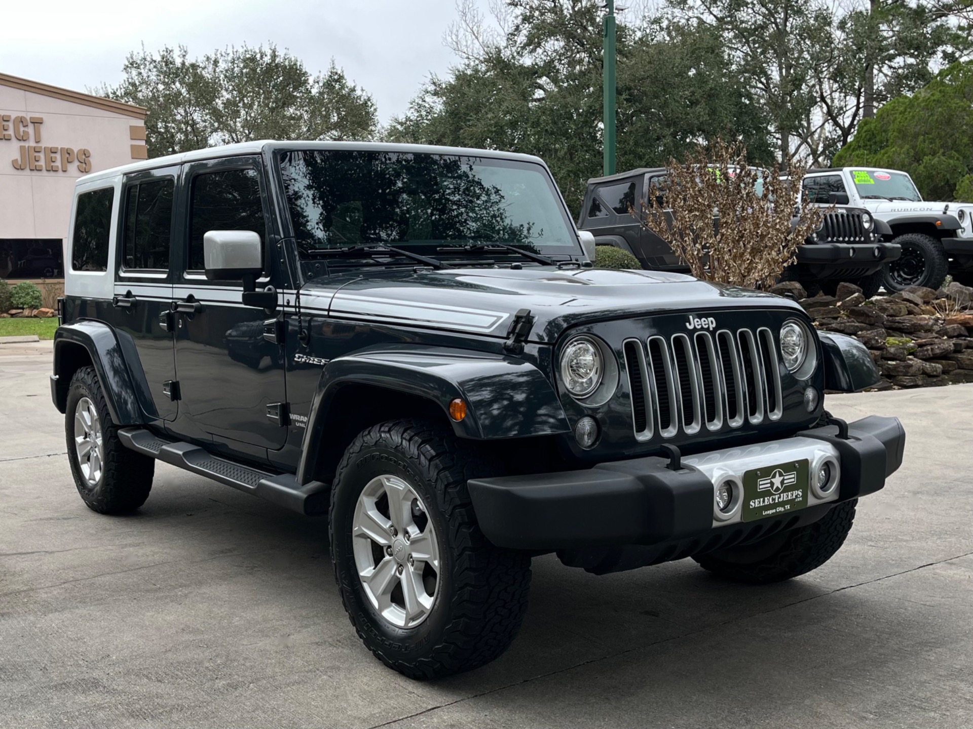 Used-2017-Jeep-Wrangler-Unlimited-Chief-Edition