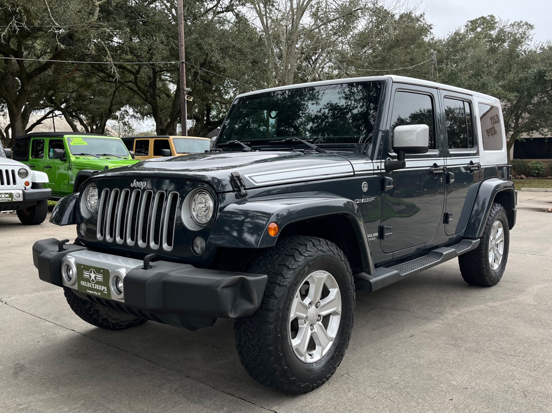 Used-2017-Jeep-Wrangler-Unlimited-Chief-Edition