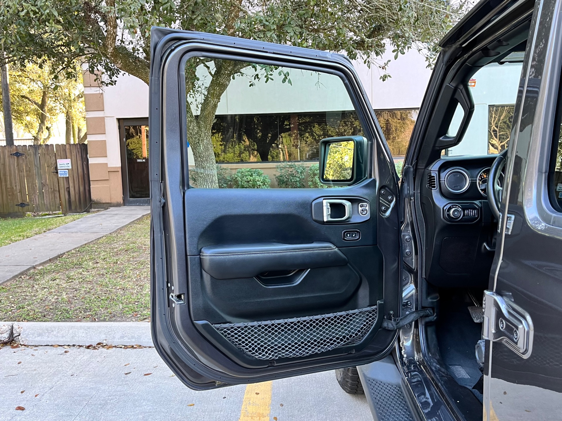 Used-2018-Jeep-Wrangler-Unlimited-Sahara