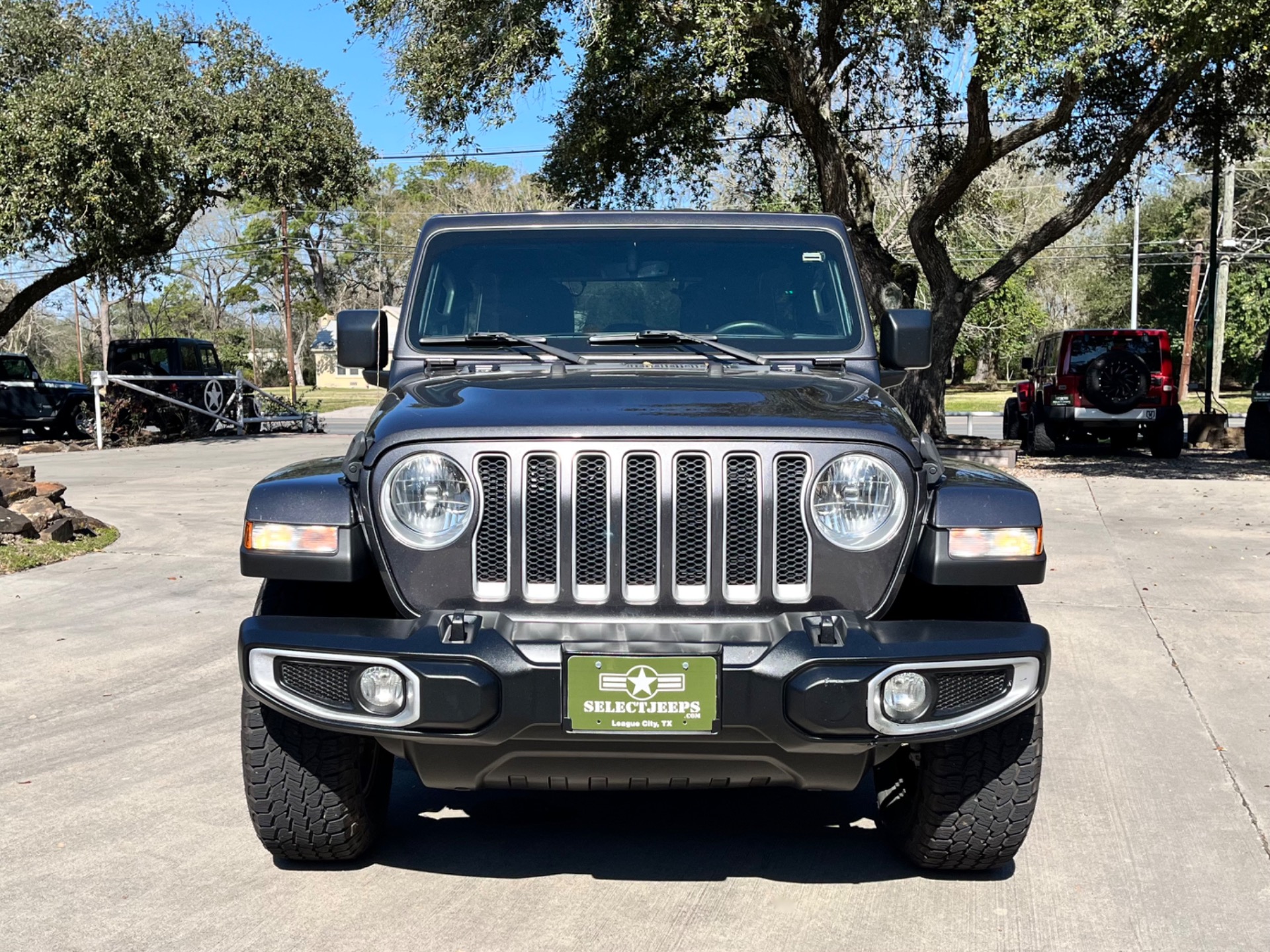 Used-2018-Jeep-Wrangler-Unlimited-Sahara