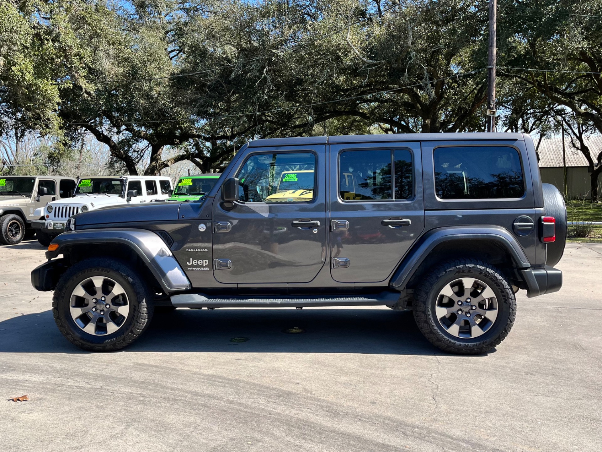 Used-2018-Jeep-Wrangler-Unlimited-Sahara