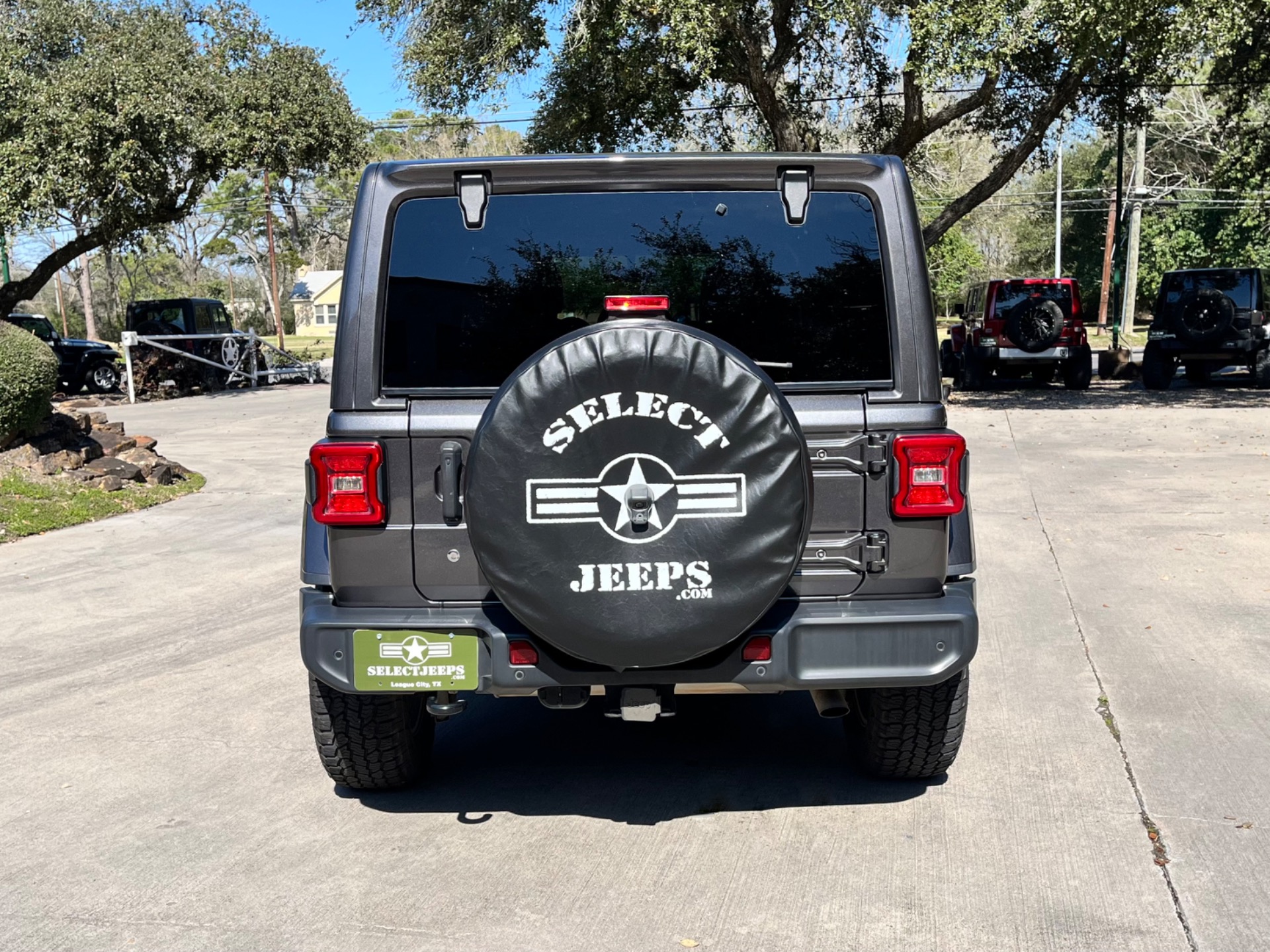 Used-2018-Jeep-Wrangler-Unlimited-Sahara