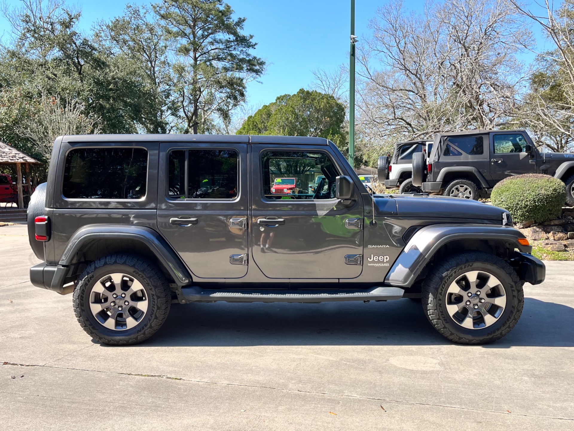 Used-2018-Jeep-Wrangler-Unlimited-Sahara